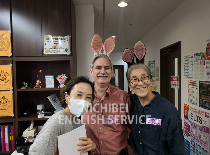 2024年ハロウィン会の様子。先生方もコスプレでご参加いただきました