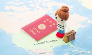 パスポートと人形