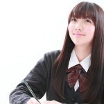 【アイキャッチ用】勉強する女子高校生