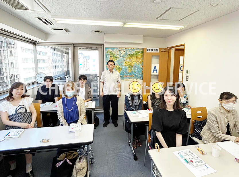 先生と参加者の皆様で記念撮影。