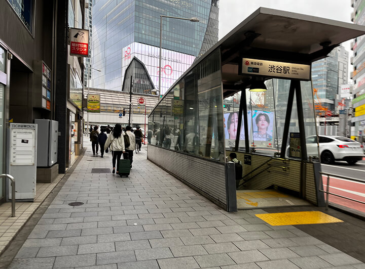 画像：渋谷駅B3出入口を地上から見た写真